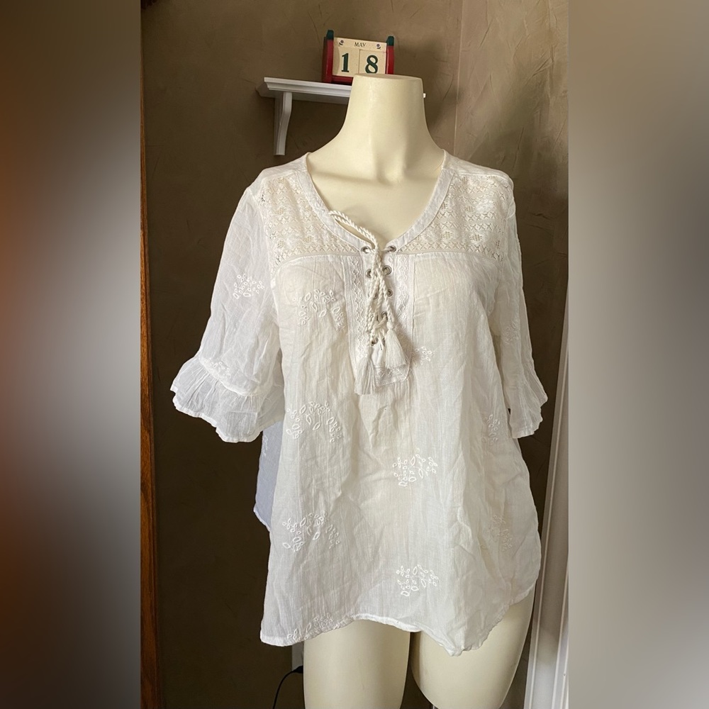 American Eagle Outfitters Women's Ivory Cream peasant Blouse embroidered size L
